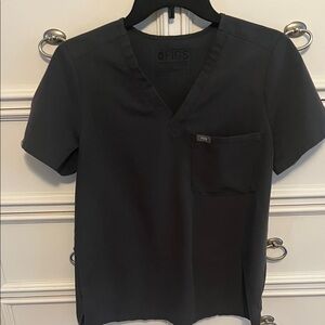 Figs Catarina charcoal scrub top size small